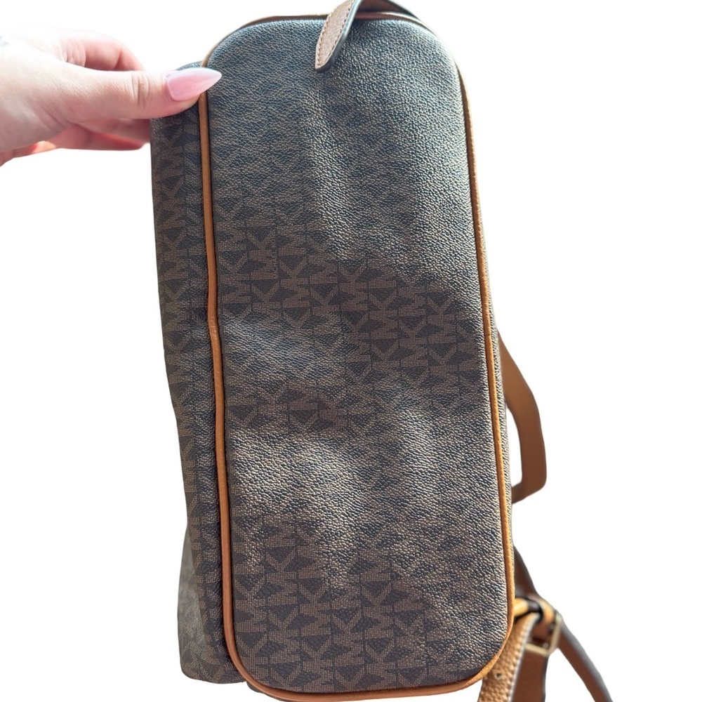 NWT Michael Kors Abbey Signature Brown/Acorn Backpack with Gold Accents (Large) - Picture 9 of 11
